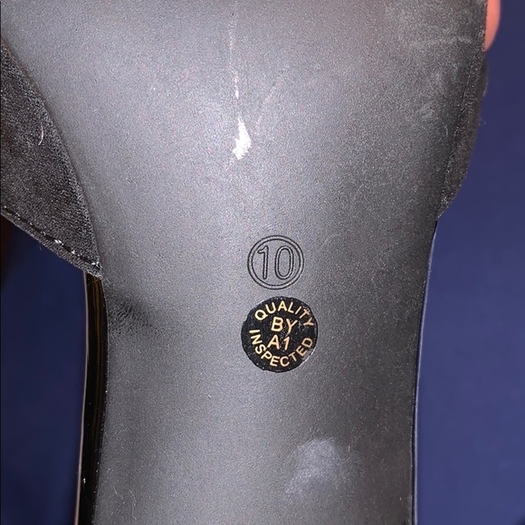 Black Heels - Picture 4 of 4